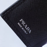 プラダ サフィアーノレザー 二つ折り財布 ブラック - NEWSED