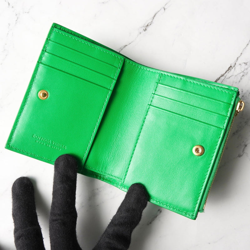 ボッテガ ヴェネタ イントレチャート マキシイントレチャート カセット 二つ折り財布 コンパクトウォレット グリーン 箱付き - NEWSED