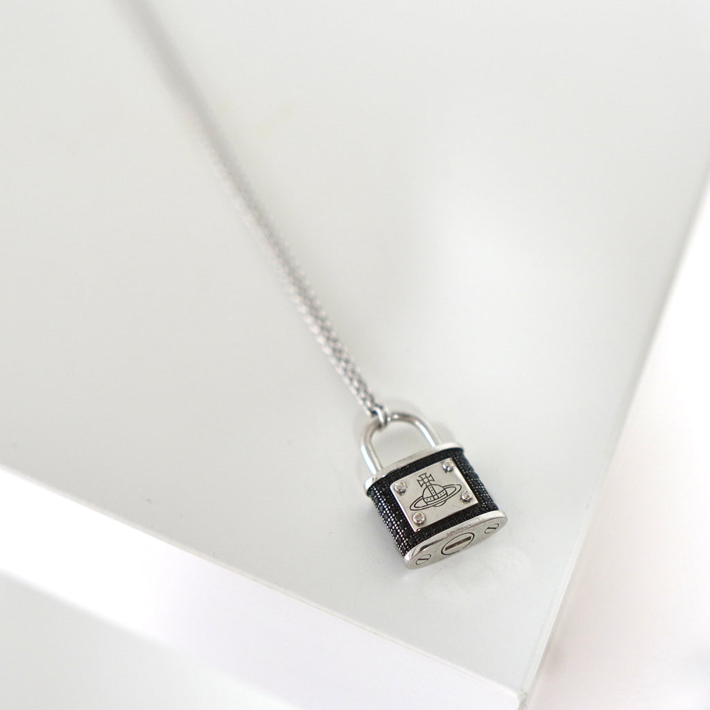 ヴィヴィアン・ウエストウッド 南京錠モチーフ オーブロゴ ネックレス シルバー×ブラック