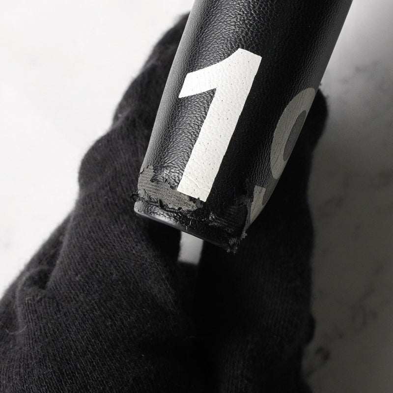 メゾン マルジェラ カレンダーロゴ レザー 二つ折り財布 コンパクトウォレット ブラック 箱付き - NEWSED