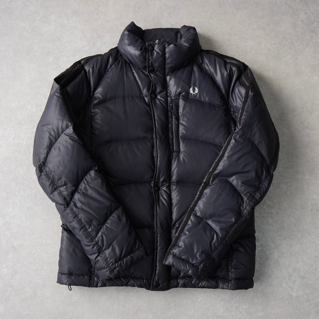 フレッドペリー ダウンジャケット ロゴ 刺繍 ブラック | ブランド古着