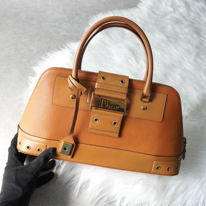 ディオール レザー ハンドバッグ 自立型 キャメル - NEWSED
