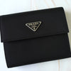 プラダ トライアングルロゴ ナイロン 三つ折り財布 ブラック 箱付き