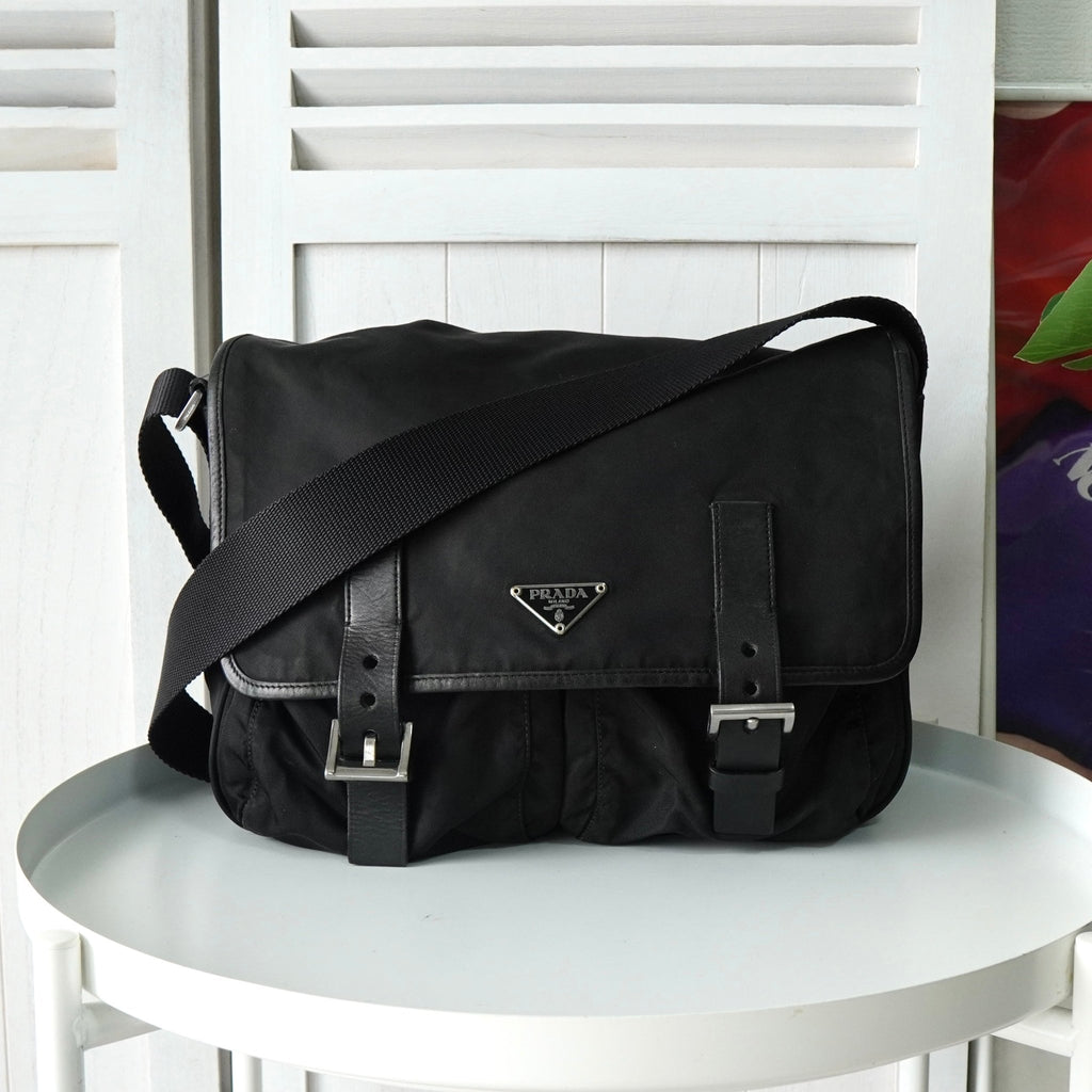 プラダ トライアングルロゴ ナイロン / レザー ショルダーバッグ メッセンジャーバッグ ブラック