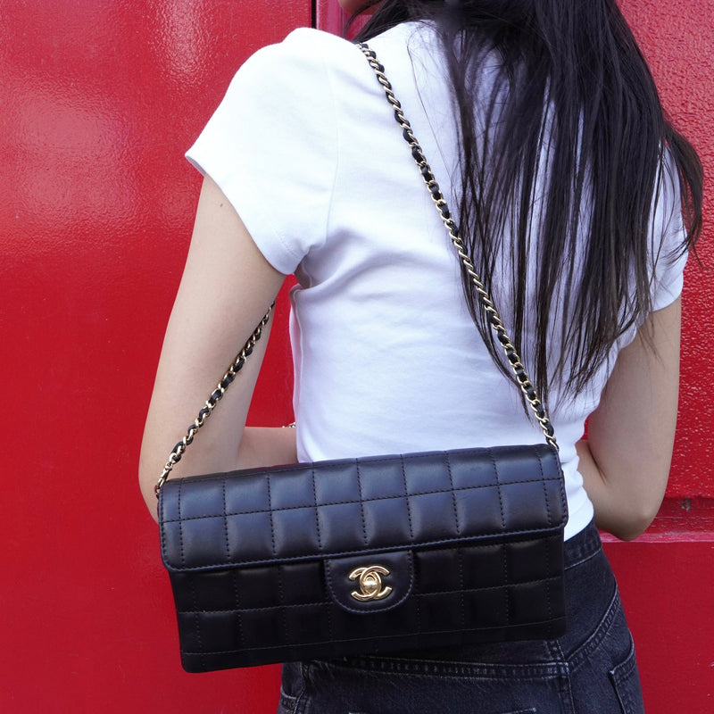 シャネル チョコバー ココマーク ターンロック チェーン セミショルダーバッグ ブラック - NEWSED