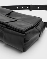 ボッテガ ヴェネタ カセット レザー ショルダーバッグ ブラック - NEWSED