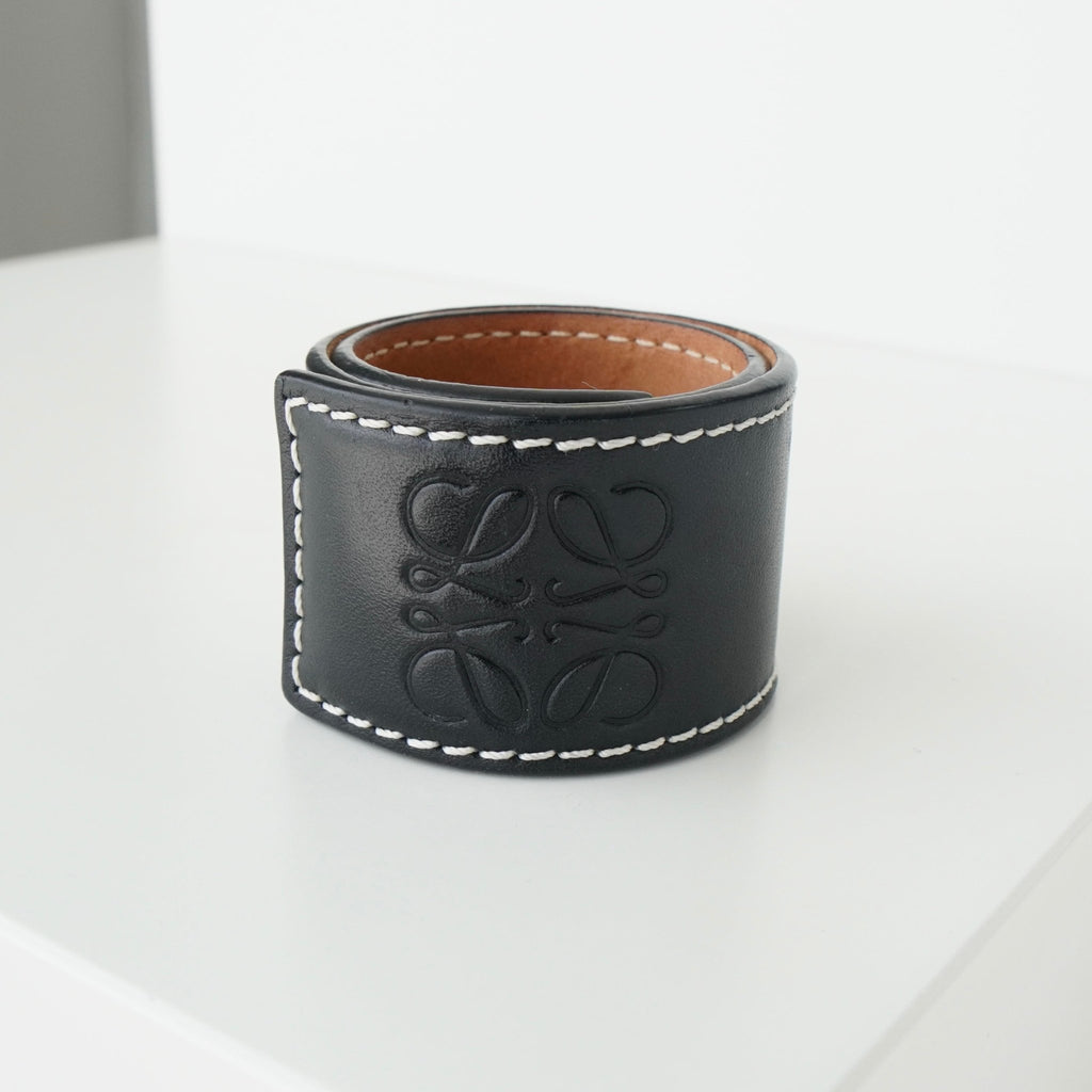 ロエベ アナグラム レザー マグネット バングル ブラック