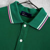 Fred Perry 徽标刺绣短袖 Polo 衫，绿色、粉色和象牙色