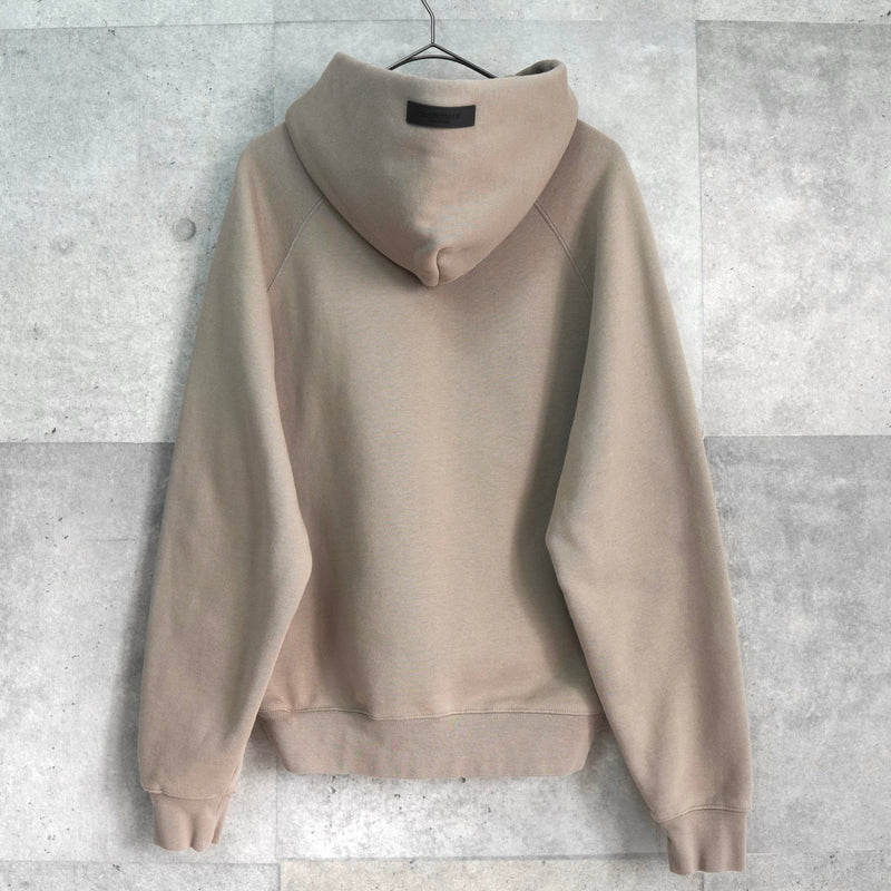 エフオージー エッセンシャルズ フェルトロゴ パーカー ベージュ - NEWSED