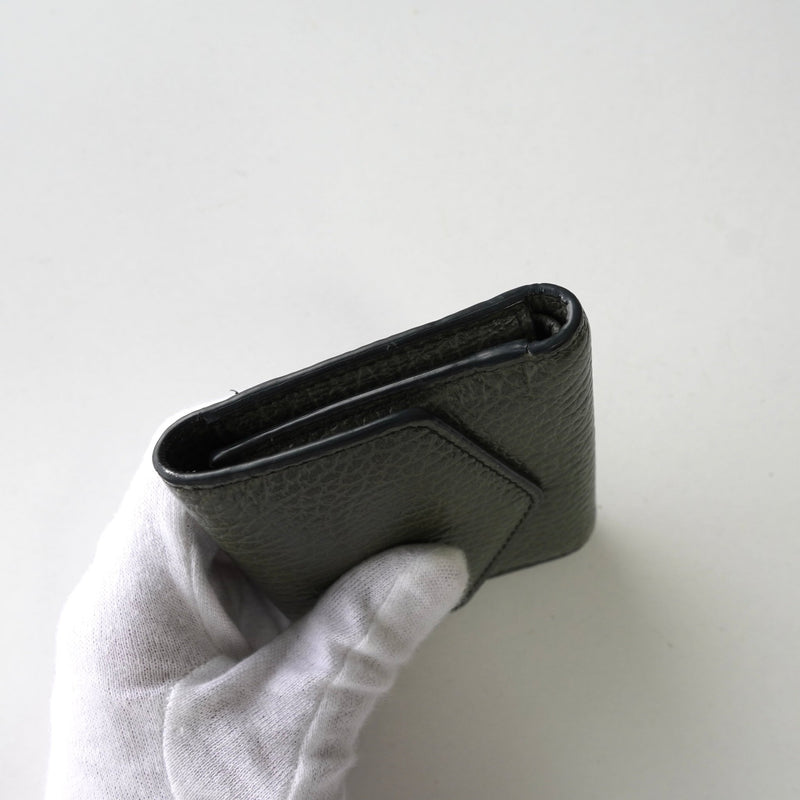 メゾン マルジェラ 四つタグ レザー コンパクトウォレット 二つ折り財布 カーキ - NEWSED