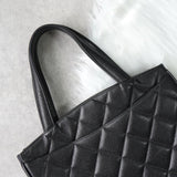 シャネル ターンロック マトラッセ キャビアスキン トートバッグ ブラック - NEWSED