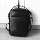 ルイ・ヴィトン エピ ダヌーブ ノワール レザー ショルダーバッグ ブラック - NEWSED