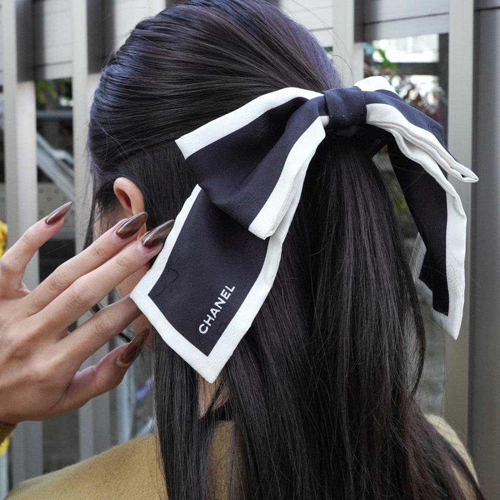 シャネル ロゴ カメリア柄 リボン バイカラー シュシュ ブラック / ホワイト