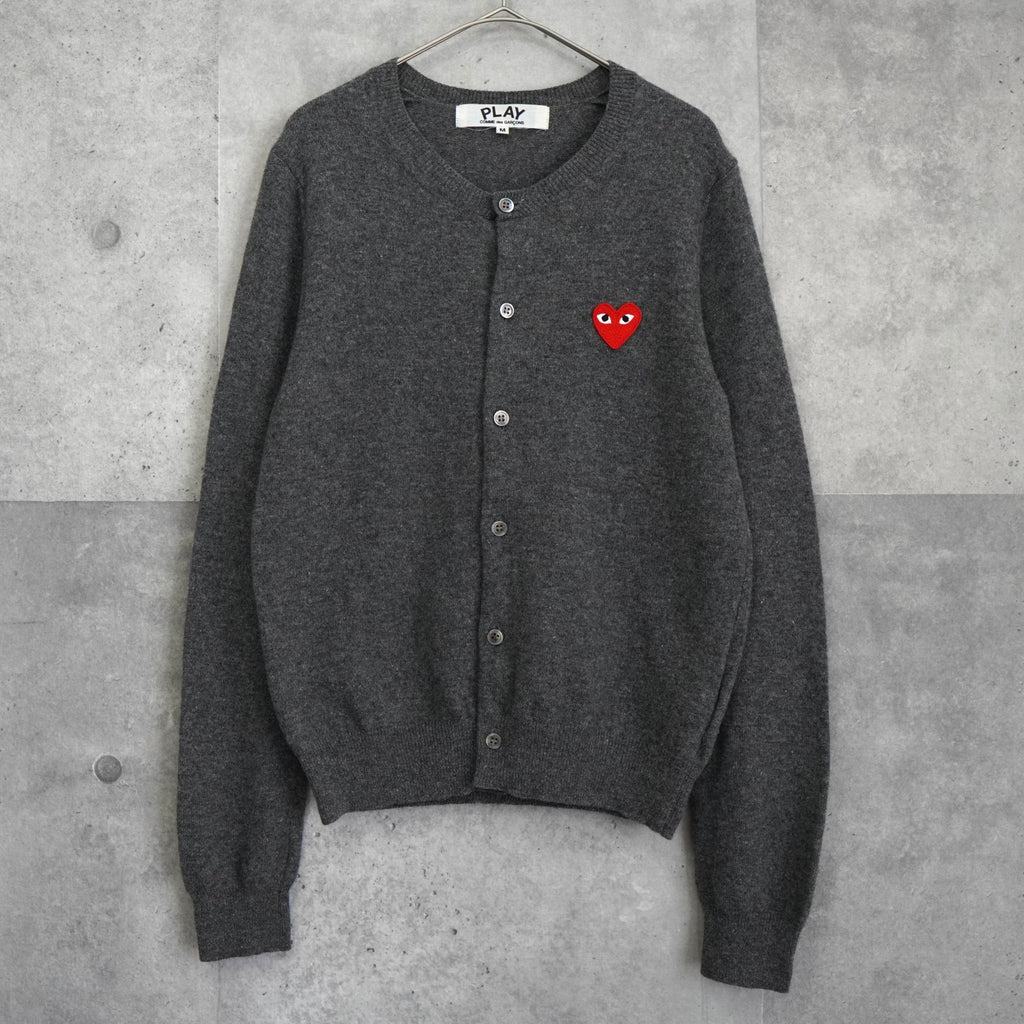 プレイ コムデギャルソン ハートロゴ カーディガン グレー レディース