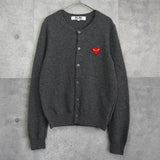 プレイ コムデギャルソン ハートロゴ カーディガン グレー レディース - NEWSED