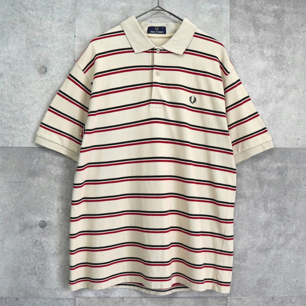 Fred Perry 徽标刺绣条纹短袖 Polo 衫，米色、红色和海军蓝