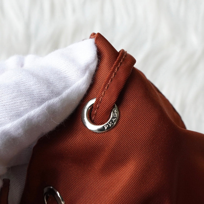 プラダ ポコノ テスート ナイロン 巾着バッグ - NEWSED