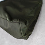 プラダ ポコノ テスート ナイロン 三角プレート トートバッグ ハンドバッグ カーキ - NEWSED