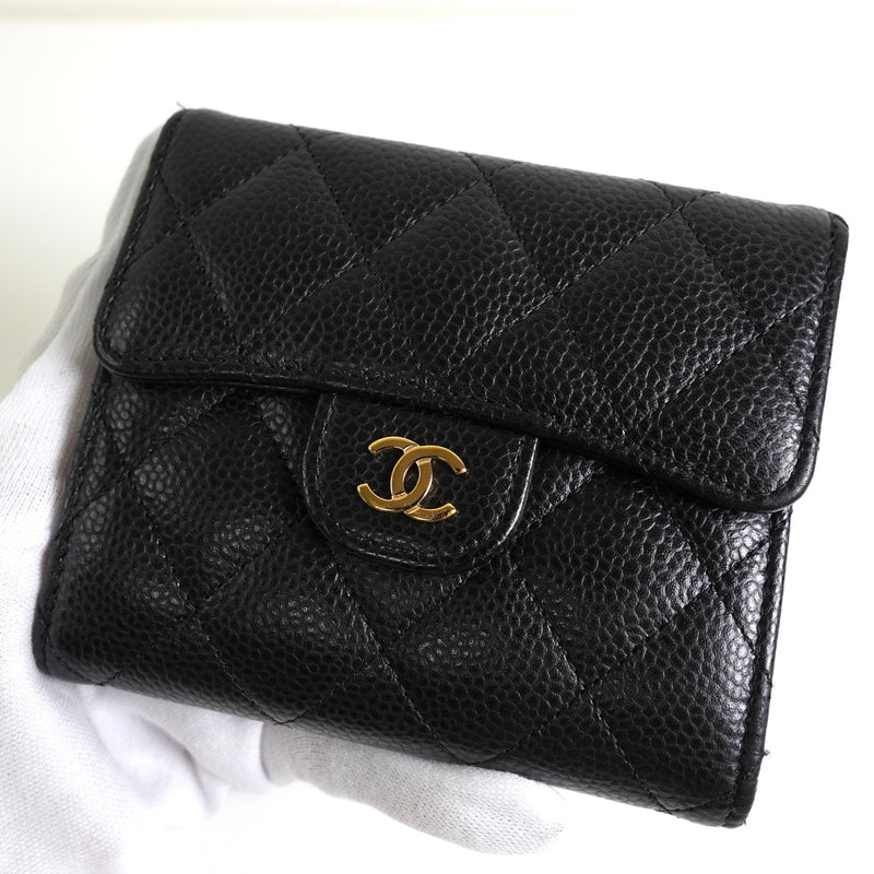 シャネル ココマーク マトラッセ キャビアスキン コンパクトウォレット 三つ折り財布 ブラック - NEWSED