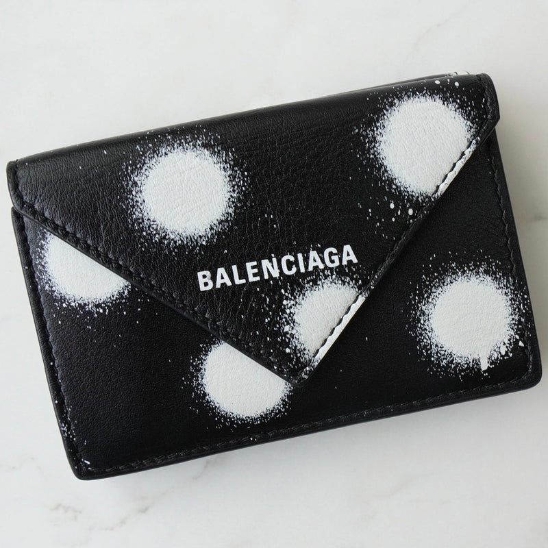 バレンシアガ ペーパーミニ レザー 三つ折り財布 コンパクトウォレット ブラック - NEWSED