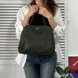 プラダ ポコノ テスート ナイロン 三角プレート トートバッグ ハンドバッグ カーキ - NEWSED