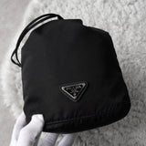 プラダ テスート ポコノ ナイロン 巾着バッグ ポーチ 三角プレート ブラック - NEWSED