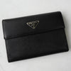 プラダ サフィアーノレザー トライアングルロゴ 三つ折り財布 ブラック