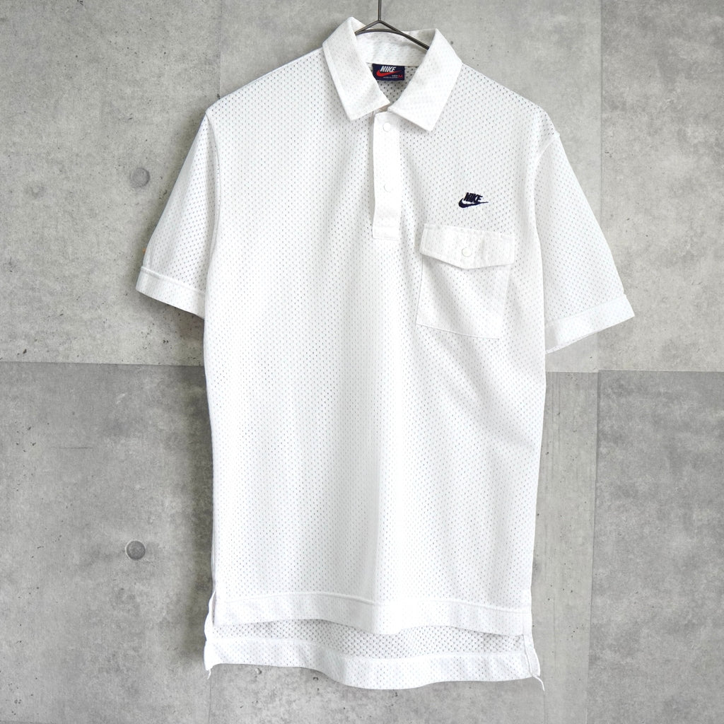 Nike 徽标刺绣短袖 Polo 衫（白色）