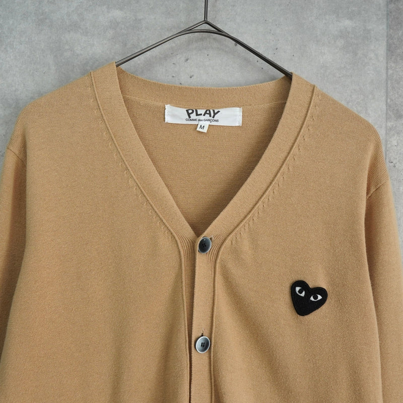 プレイ コム デ ギャルソン ハートロゴ カーディガン ベージュ - NEWSED