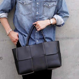 ボッテガ ヴェネタ アルコ マキシイントレチャート トートバッグ ブラック - NEWSED