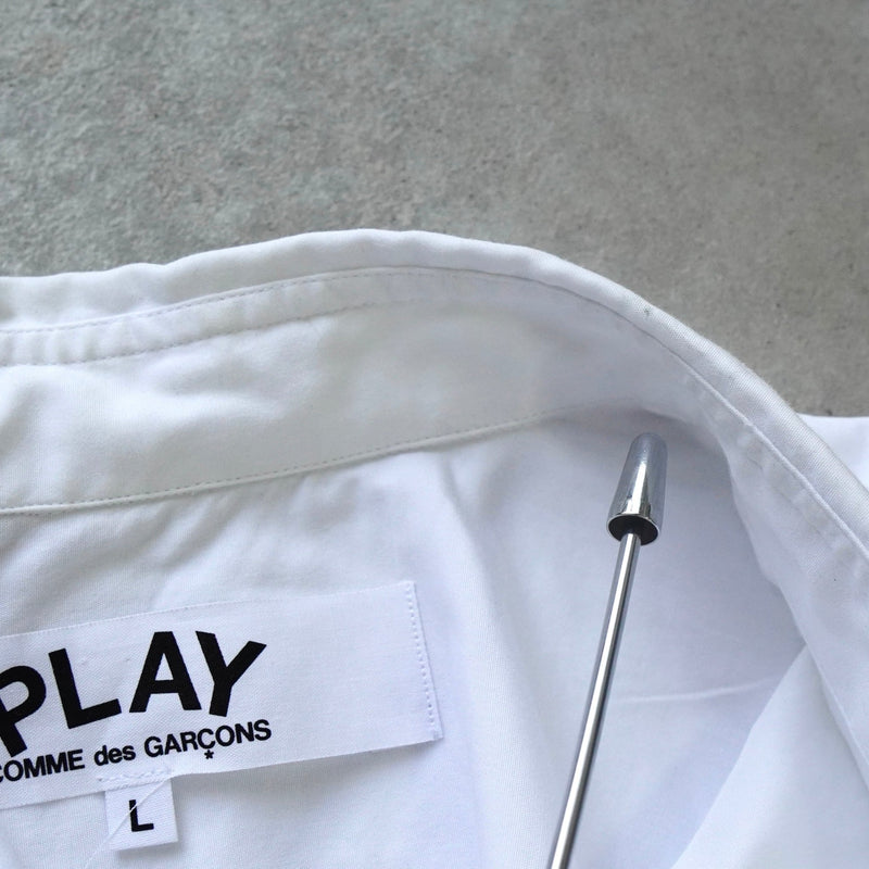 プレイ コム デ ギャルソン ハートロゴ 長袖シャツ ホワイト / ブラック - NEWSED