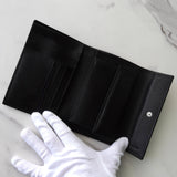 プラダ サフィアーノ レザー 三つ折り財布 三角プレート ブラック - NEWSED