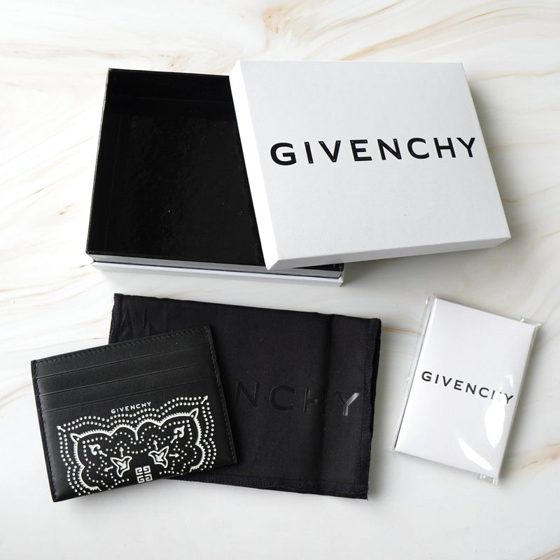 ジバンシィ 模様 レザー カードケース パスケース ブラック 箱付き - NEWSED