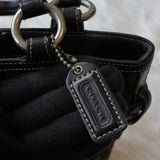 コーチ シグネチャー キャンバス ハンドバッグ ブラック - NEWSED