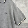 Fred Perry 徽标刺绣灰色短袖 Polo 衫