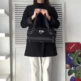 サルバトーレフェラガモ ガンチーニ ベロア調 キャンバス / レザー ハンドバッグ 肩掛け ブラック - NEWSED