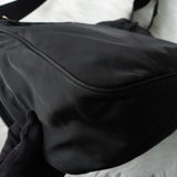 プラダ トライアングルロゴ ナイロン / レザー ショルダーバッグ メッセンジャーバッグ ブラック - NEWSED