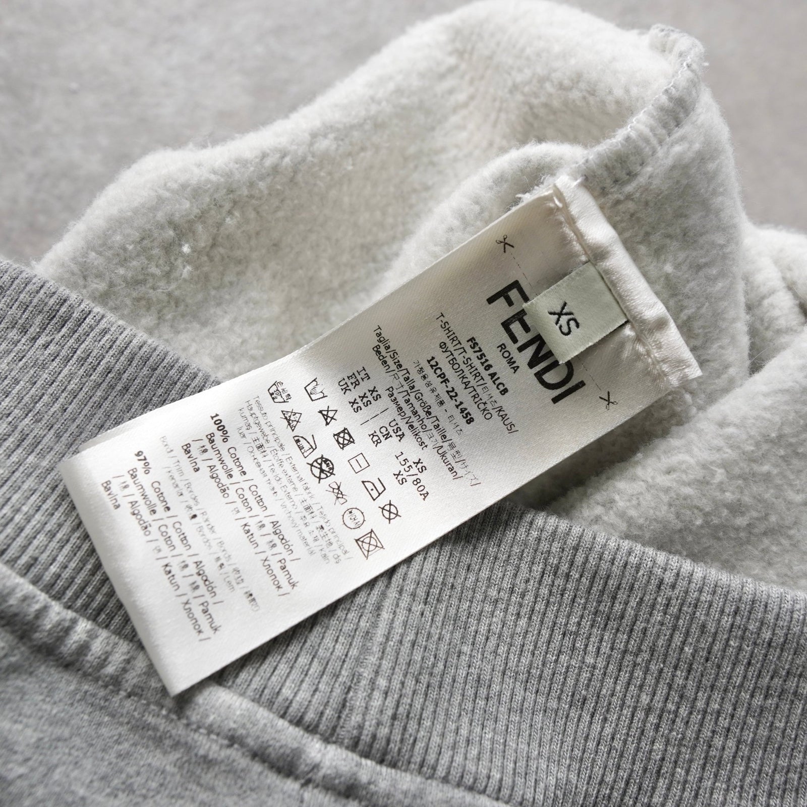 フェンディ ロゴ ショート丈 パーカー フーディー レディース グレー