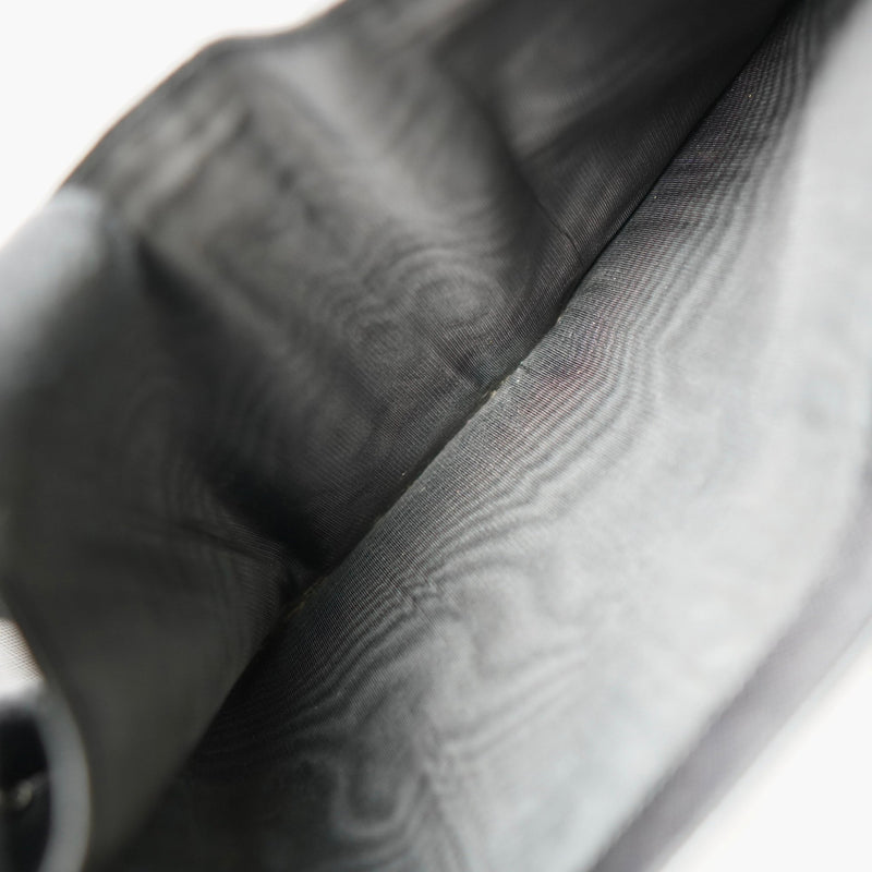 プラダ トライアングルロゴ サフィアーノ レザー 三つ折り財布 ブラック - NEWSED