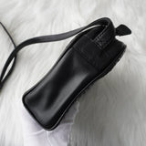 フェンディ 編み込み レザー ショルダーバッグ ポシェット 自立型 ブラック - NEWSED