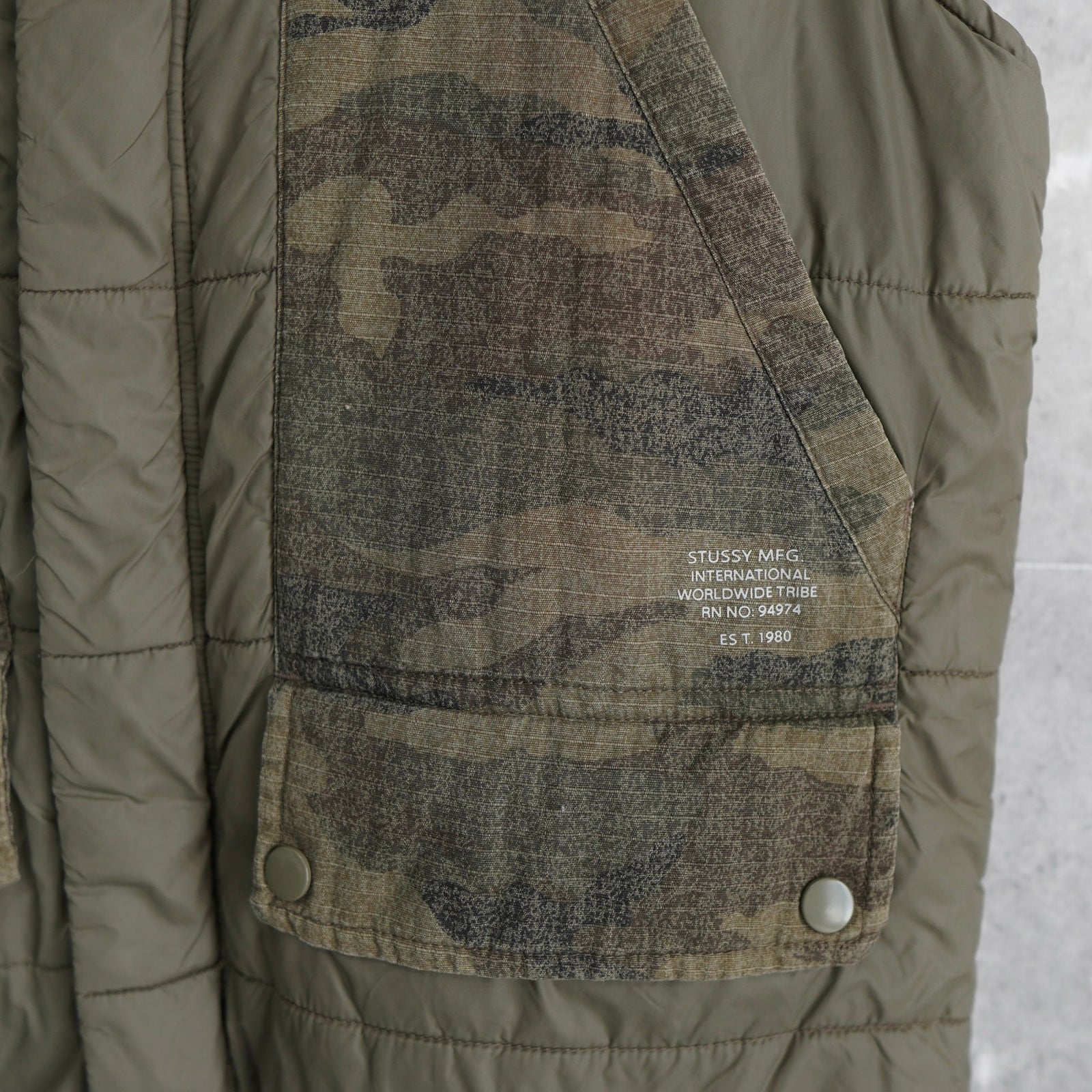 ステューシー ダウンベスト 迷彩柄 カモ柄 カーキ | ブランド古着を