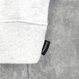 カバーナット イニシャルロゴ スウェット グレー - NEWSED