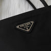 Prada 黑色三角形徽标尼龙手提包