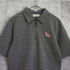 Maison Kitsune Fox 半拉链条纹全印花短袖 Polo 衫（灰色）