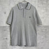 Fred Perry 徽标刺绣灰色短袖 Polo 衫