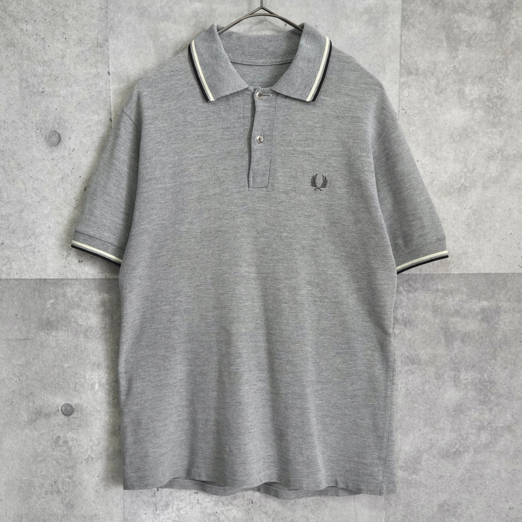 Fred Perry 徽标刺绣灰色短袖 Polo 衫