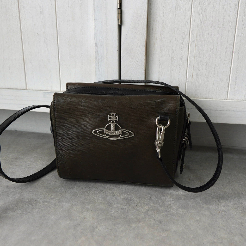 ヴィヴィアン ウエストウッド オーブ レザー ショルダーバッグ ダークブラウン