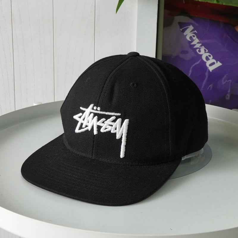 ステューシー ロゴ キャップ ブラック - NEWSED