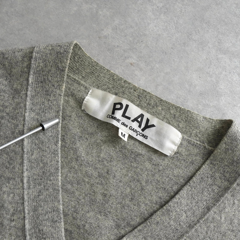 プレイ コム デ ギャルソン ハートロゴ カーディガン グレー - NEWSED