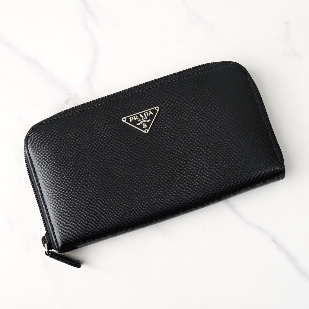 プラダ サフィアーノ レザー 三角プレート ラウンドジップ 長財布 ブラック